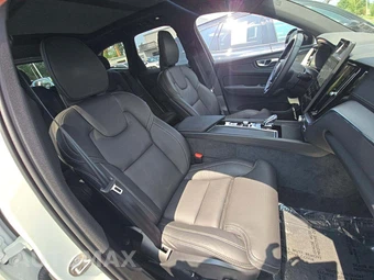 2026 Volvo XC60 Plug-In Hybrid T8 Ultra Black Edition - miniatura 18