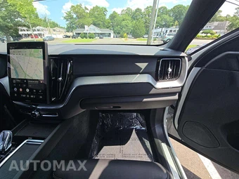 2026 Volvo XC60 Plug-In Hybrid T8 Ultra Black Edition - miniatura 19