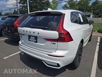 2026 Volvo XC60 Plug-In Hybrid T8 Ultra Black Edition - miniatura 3