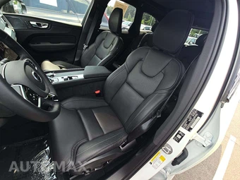 2026 Volvo XC60 Plug-In Hybrid T8 Ultra Black Edition - miniatura 6