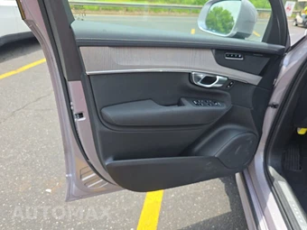 2026 Volvo XC90 B5 Ultra 7-Passenger - miniatura 9