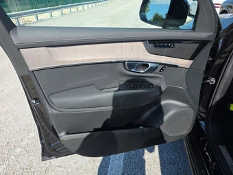 2026 Volvo XC90 B6 Ultra 7-Passenger - miniatura 9