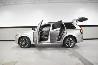 2026 Volvo XC90 B6 Ultra Dark Theme 7-Passenger - miniatura 10
