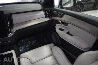 2026 Volvo XC90 B6 Ultra Dark Theme 7-Passenger - miniatura 28