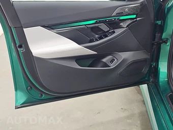 2027 BMW M5 Touring Wagon – miniatura 13