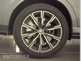 2027 BMW X6 Sports Activity Coupe M60i xDrive - miniatura 11