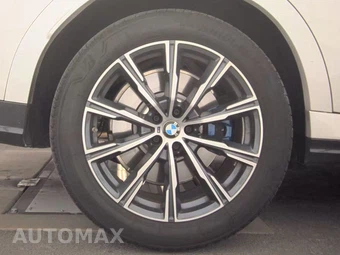2027 BMW X6 Sports Activity Coupe M60i xDrive - miniatura 11