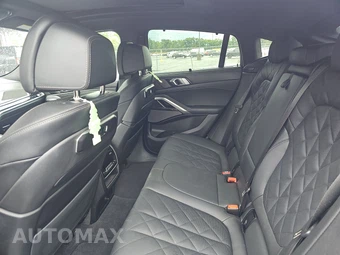 2027 BMW X6 Sports Activity Coupe M60i xDrive - miniatura 18