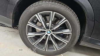 2027 BMW X6 Sports Activity Coupe M60i xDrive - miniatura 25