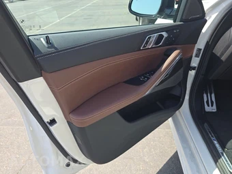 2027 BMW X6 Sports Activity Coupe M60i xDrive – miniatura 9
