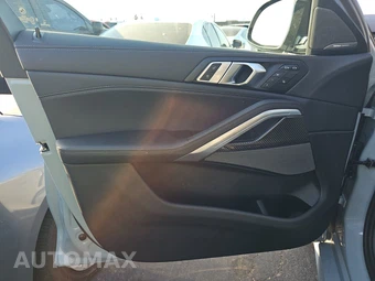2027 BMW X6 Sports Activity Coupe M60i xDrive - miniatura 9
