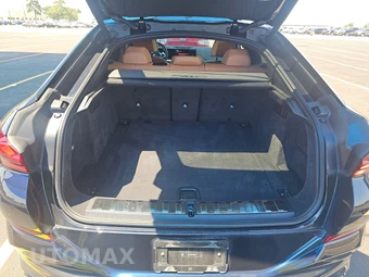 2027 BMW X6 Sports Activity Coupe M60i xDrive - miniatura 17
