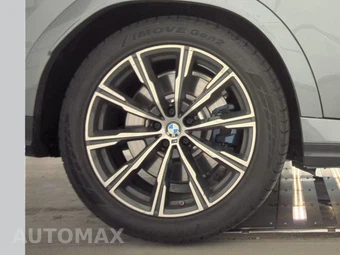 2027 BMW X6 Sports Activity Coupe M60i xDrive - miniatura 11