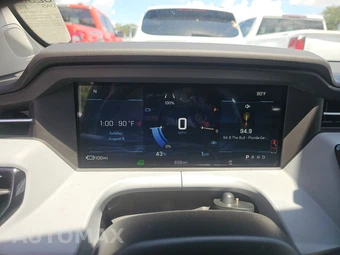 2027 Chevrolet Bolt RS - miniatura 12