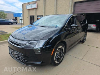 2027 Chrysler Pacifica Limited 121.6" WB