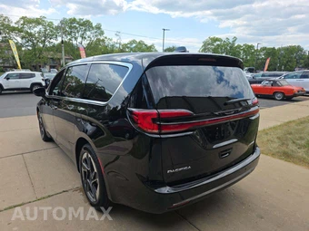 2027 Chrysler Pacifica Limited 121.6" WB - miniatura 2