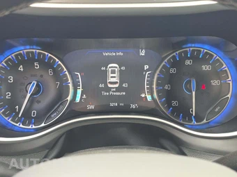 2027 Chrysler Pacifica Limited 121.6" WB - miniatura 9