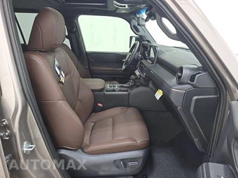 2027 Toyota Land Cruiser - miniatura 8