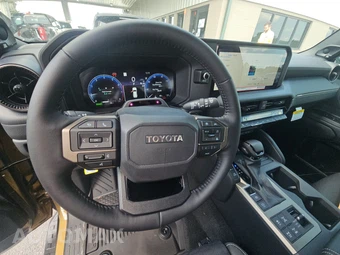 2027 Toyota Land Cruiser - miniatura 16