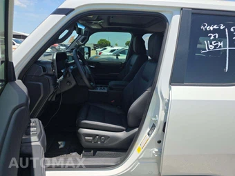 2027 Toyota Land Cruiser - miniatura 3
